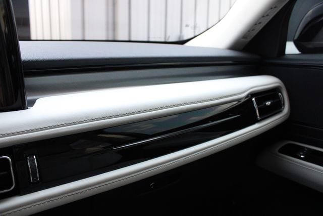 New 2026 Lincoln Aviator AWD image 19