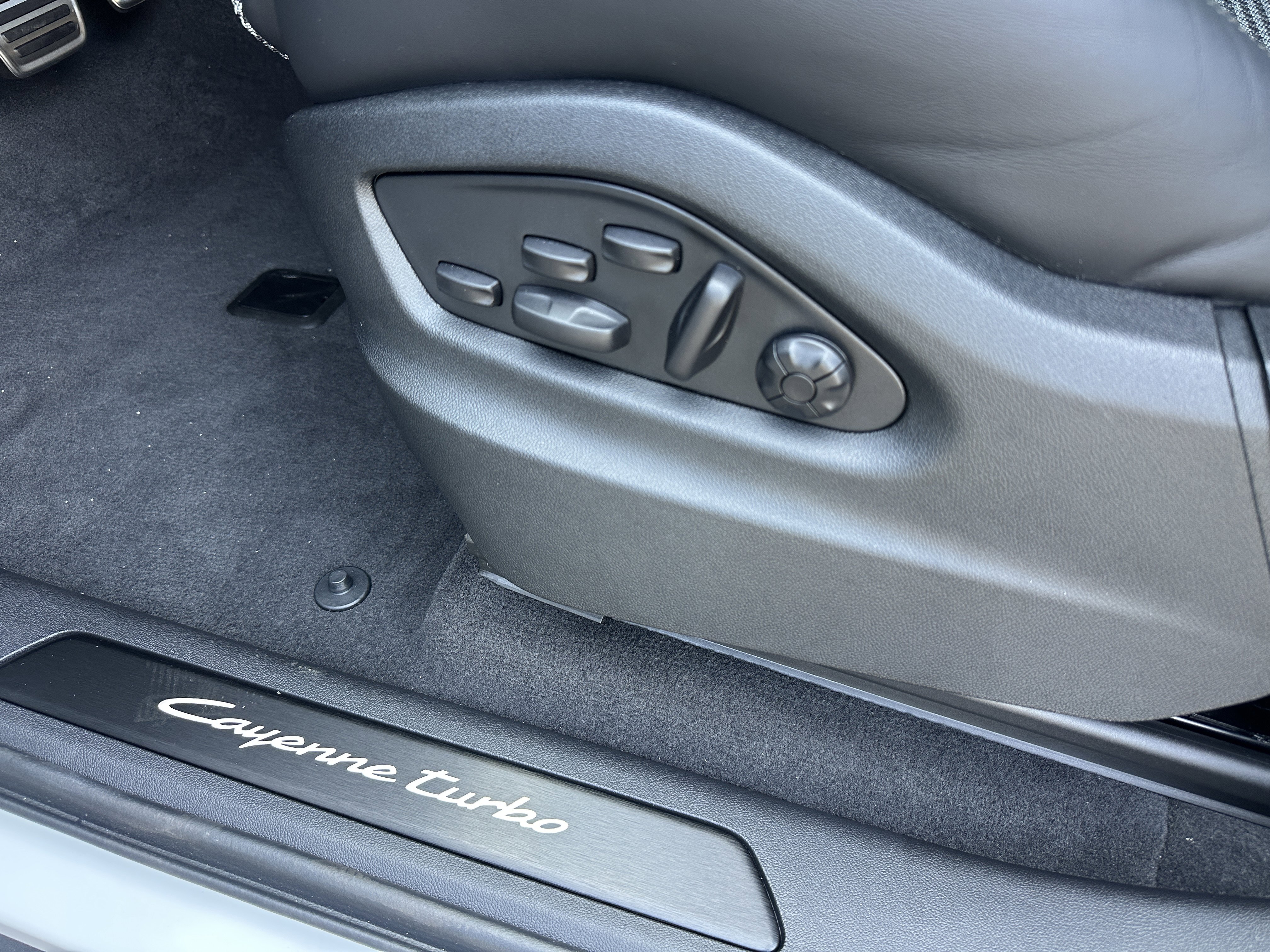 New 2025 Porsche Cayenne Turbo image 22