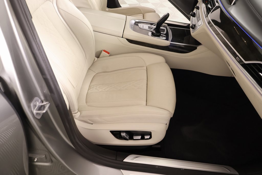 Used 2021 BMW 750i xDrive w/ Executive Package image 15