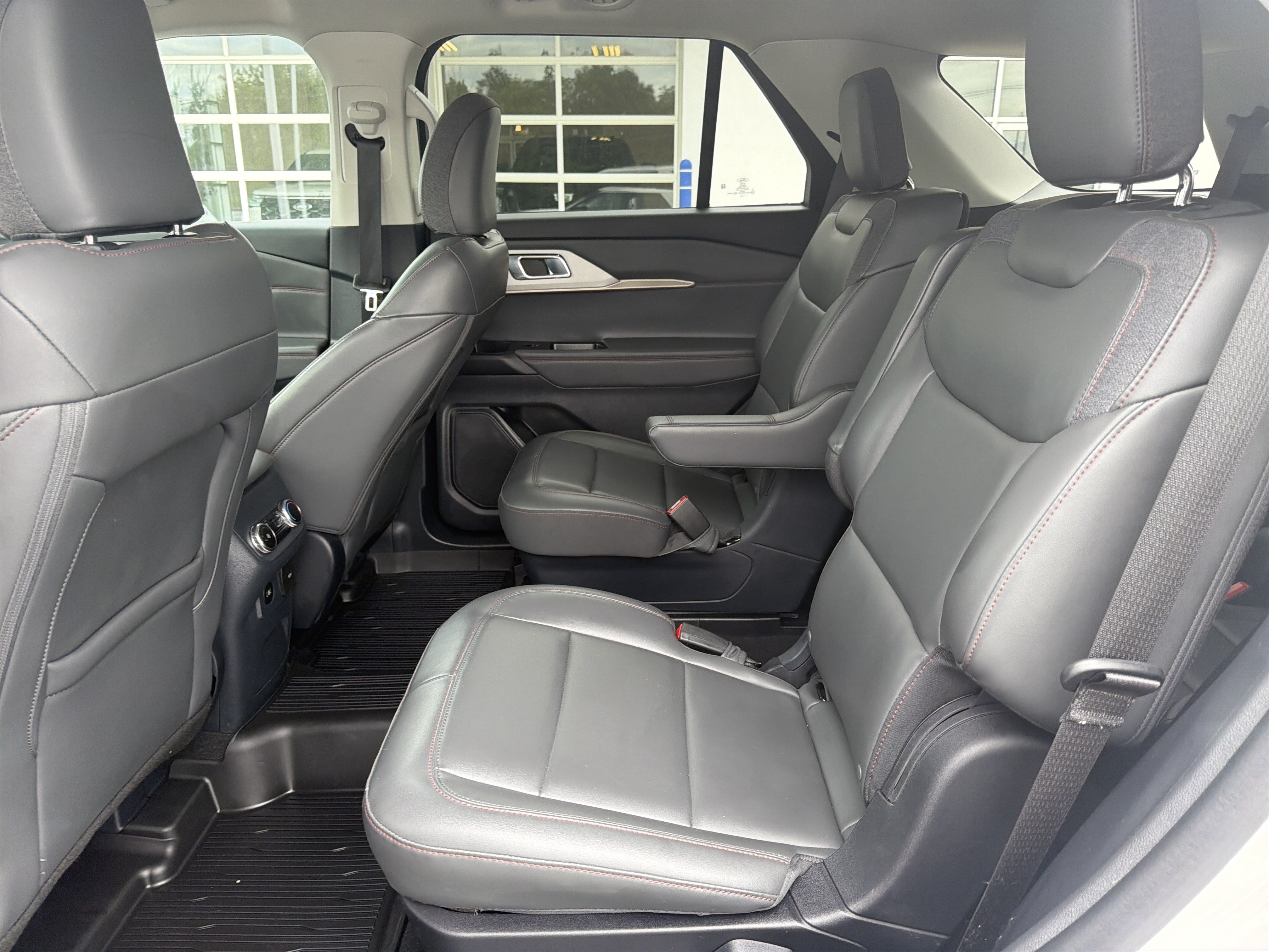 Used 2025 Ford Explorer Active w/ Active Comfort Package AWD/4WD image 25
