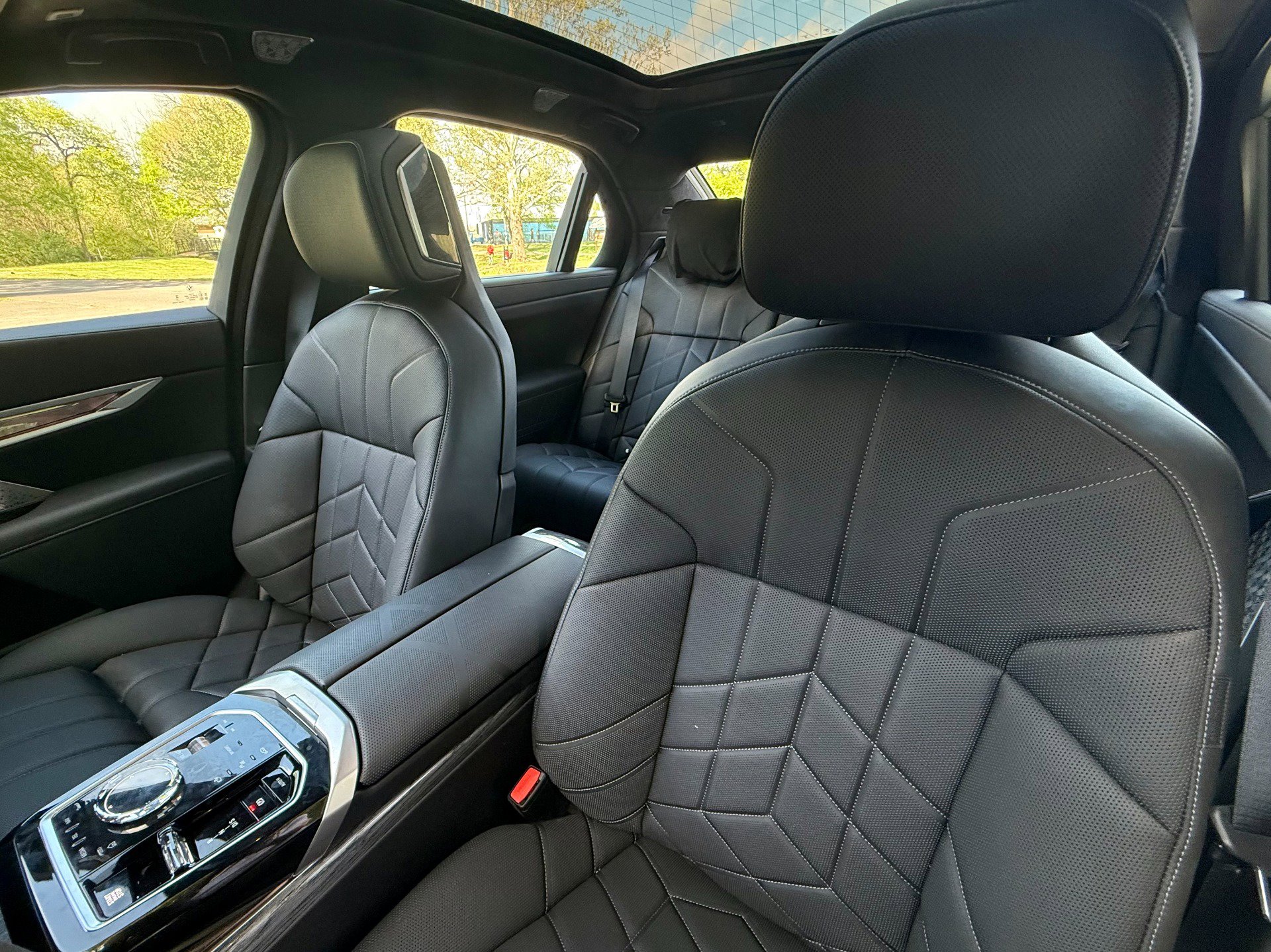 Used 2025 BMW 760i xDrive w/ Executive Package AWD/4WD image 17