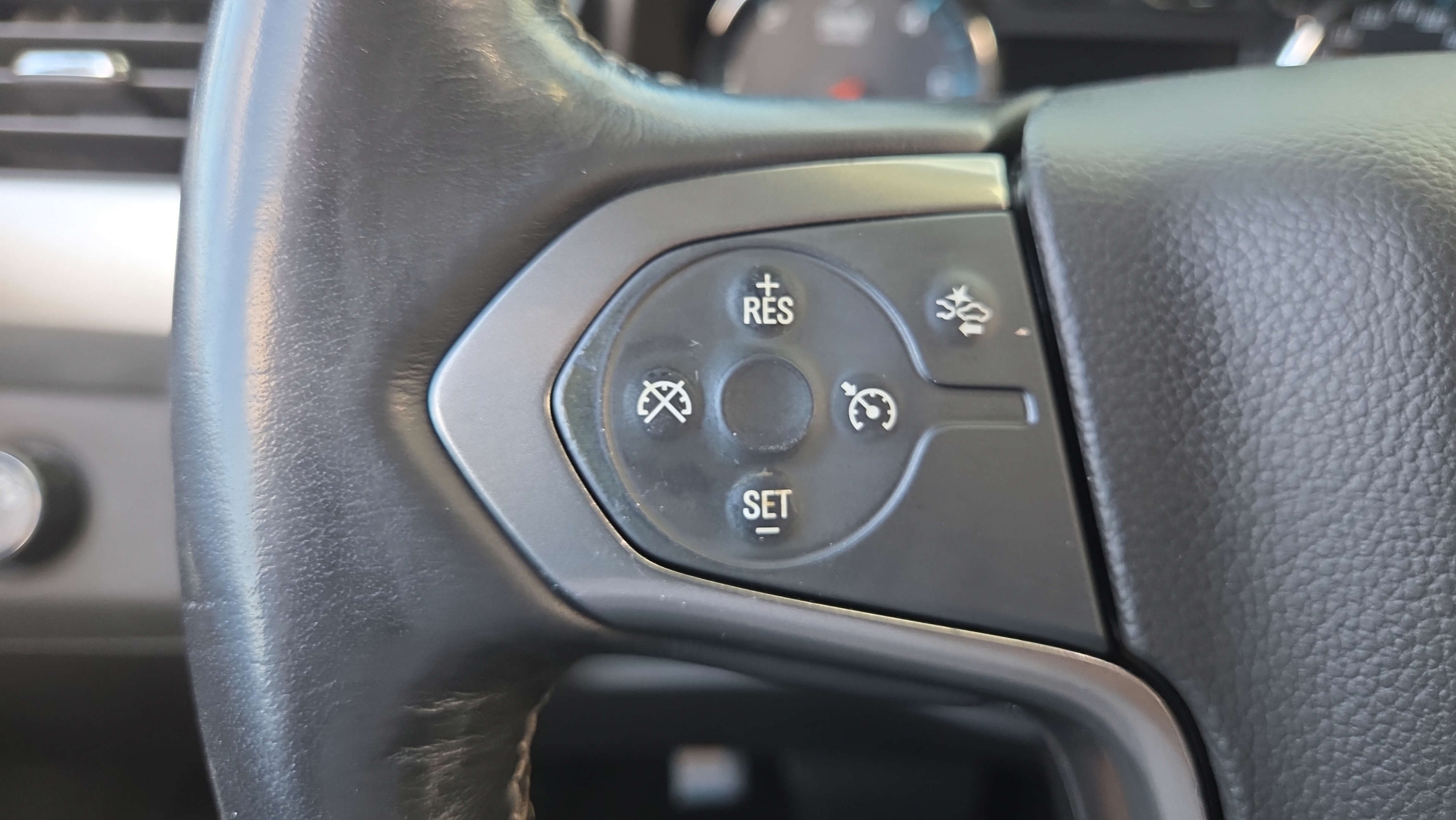 Used 2018 Chevrolet Suburban LT RWD image 22