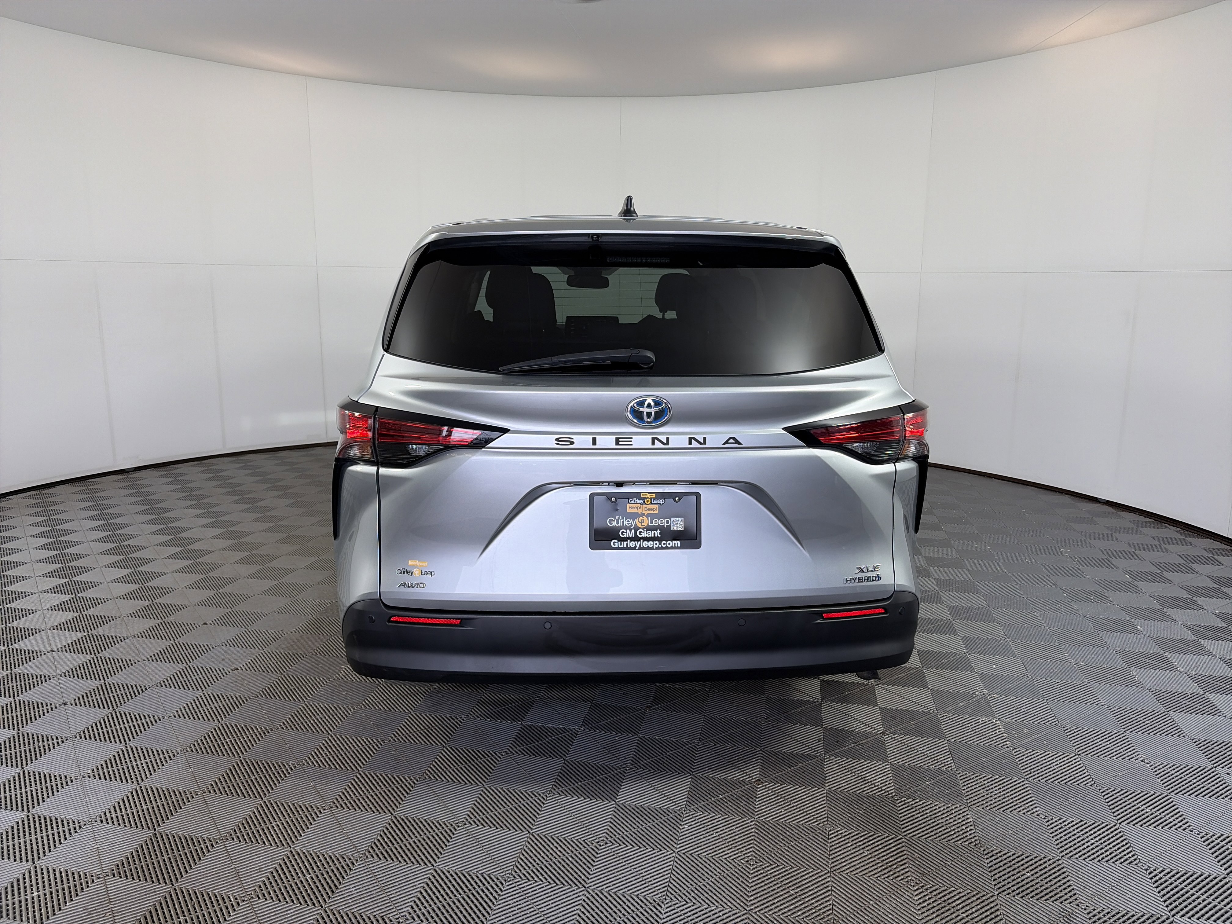 Used 2021 Toyota Sienna XLE image 10