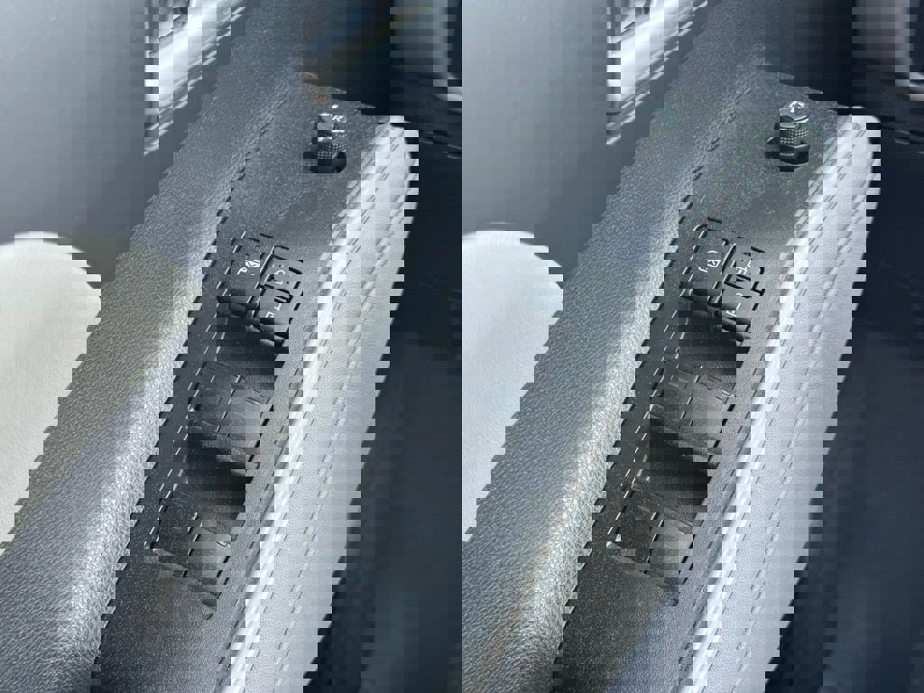 Certified 2024 Toyota Highlander XLE image 26