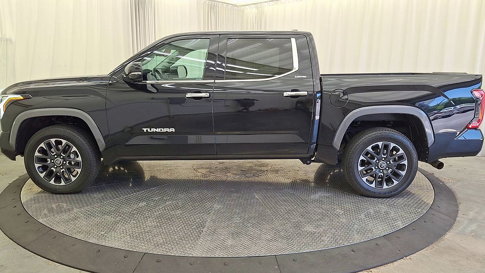 Used 2023 Toyota Tundra Limited AWD/4WD image 8