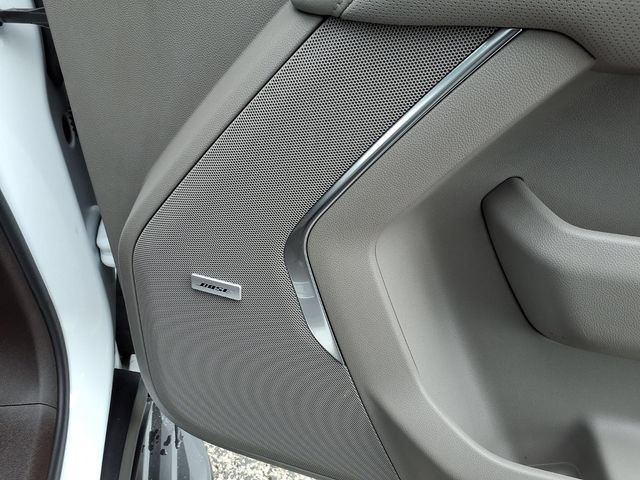 Used 2024 GMC Yukon SLT w/ SLT Luxury Package AWD/4WD image 44