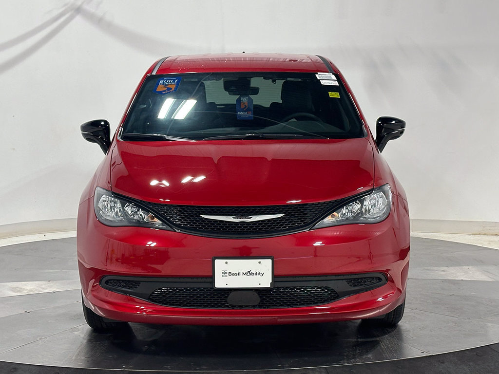 Used 2027 Chrysler Pacifica LX FWD image 4