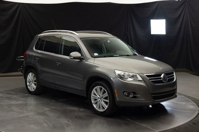 Used 2011 Volkswagen Tiguan SEL AWD/4WD image 2