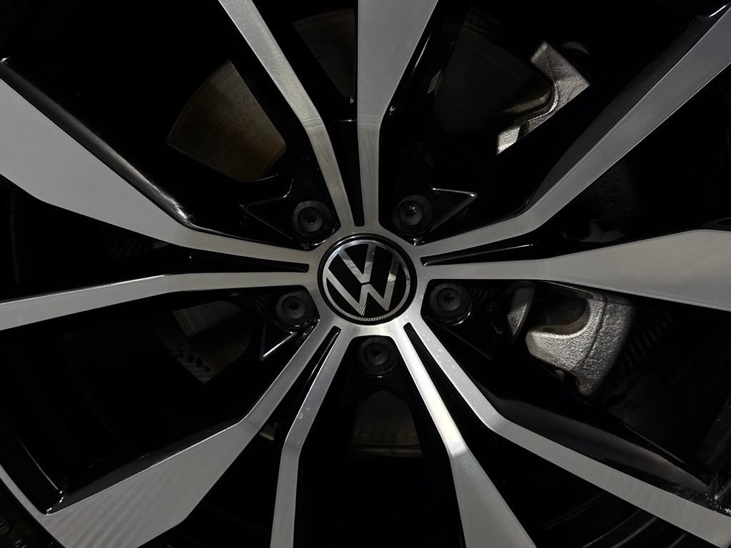 Used 2025 Volkswagen Atlas SEL Premium R-Line AWD/4WD image 14