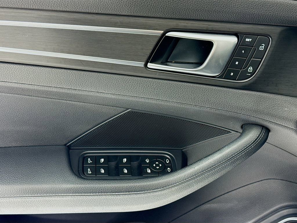 Certified 2023 Porsche Panamera Platinum Edition image 11