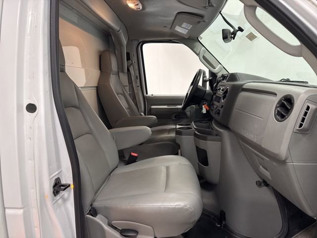 Used 2021 Ford E-450 and Econoline 450 Super Duty image 32