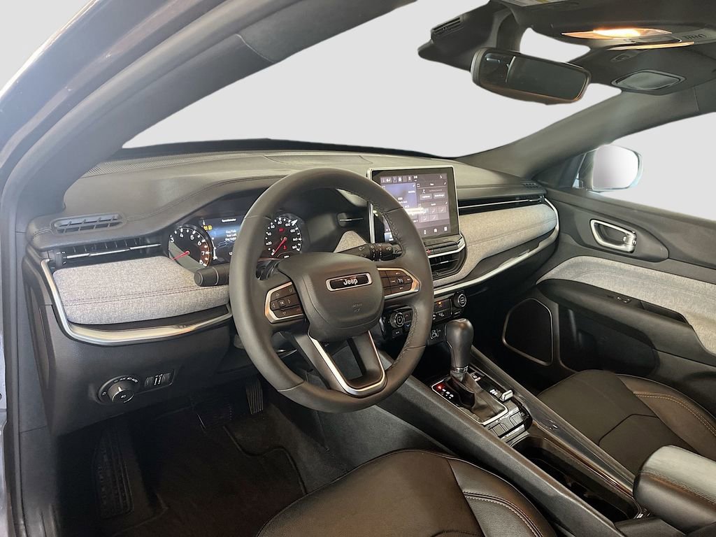 Used 2023 Jeep Compass Latitude image 20