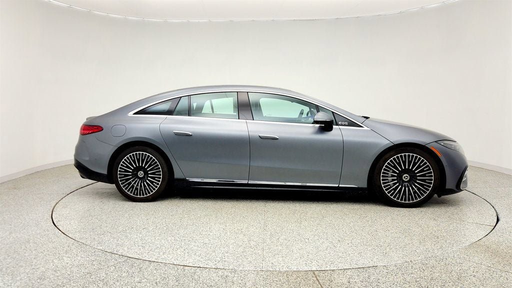 Used 2022 Mercedes-Benz EQS 580 4MATIC Sedan w/ Exclusive Trim Package image 4