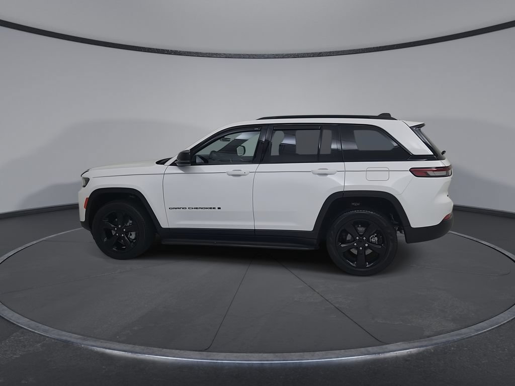 Certified 2025 Jeep Grand Cherokee Limited w/ Black Appearance Package AWD/4WD image 8