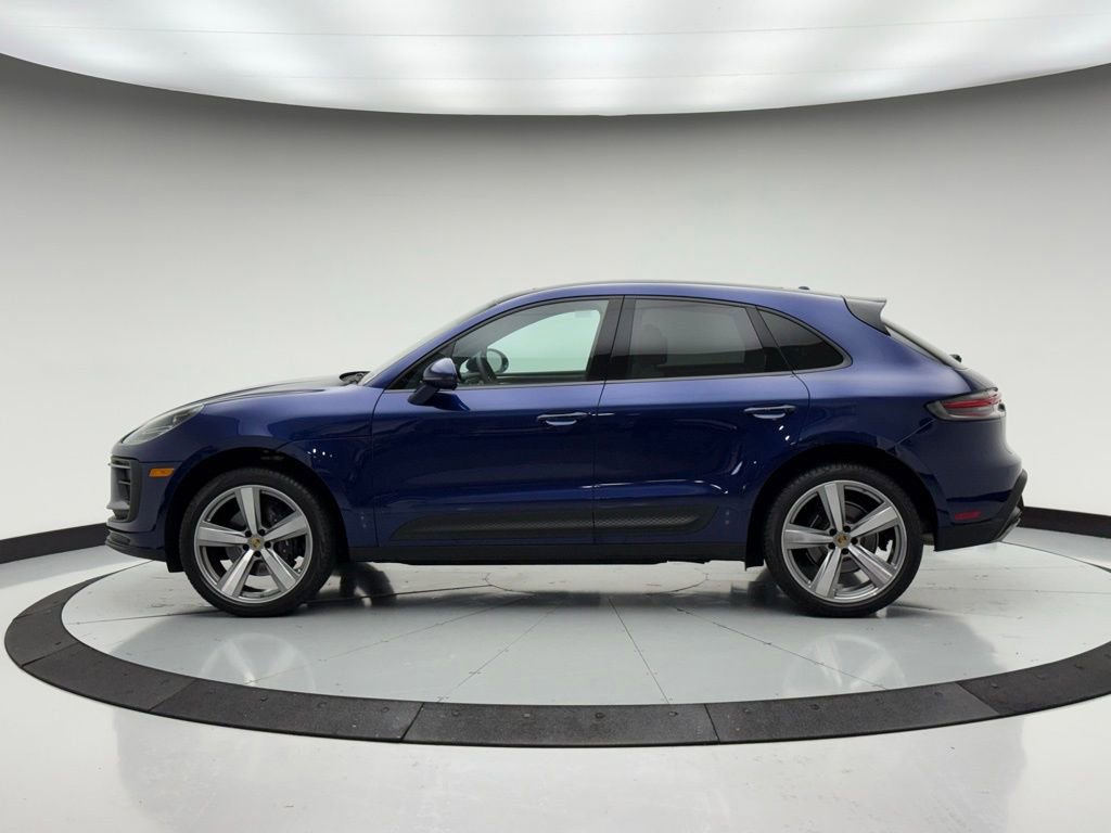 Certified 2025 Porsche Macan image 2