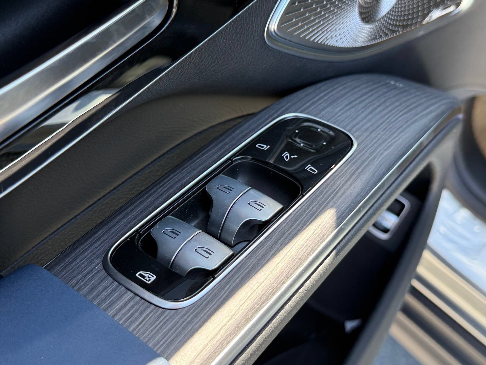 New 2026 Mercedes-Benz EQS 400 4MATIC SUV image 17