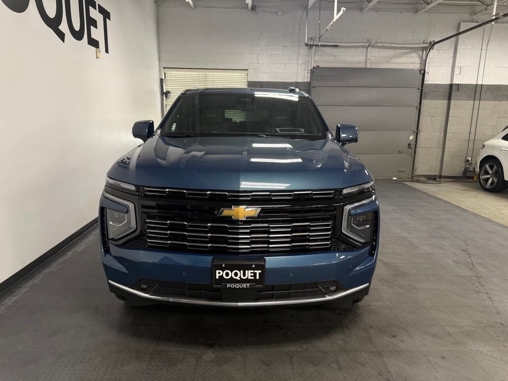 Used 2025 Chevrolet Suburban High Country AWD/4WD image 3