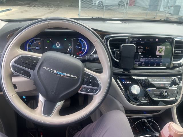 Used 2021 Chrysler Pacifica Limited w/ Uconnect Theater Family Group FWD image 10