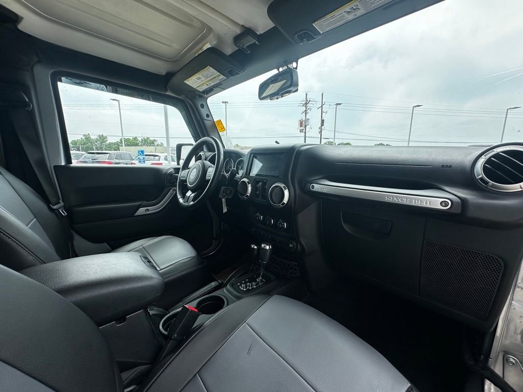 Used 2018 Jeep Wrangler Unlimited Rubicon w/ Connectivity Group AWD/4WD image 31