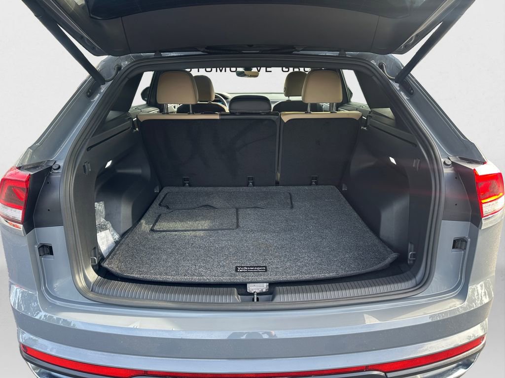 Used 2024 Volkswagen Atlas Cross Sport SE image 13