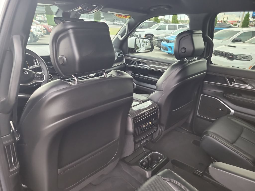Certified 2022 Jeep Wagoneer Series III w/ Flexible Seating Group RWD image 13