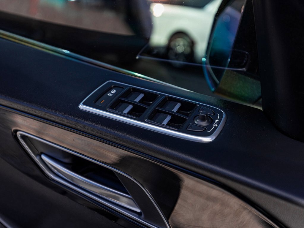 Used 2020 Jaguar F-PACE Premium image 10