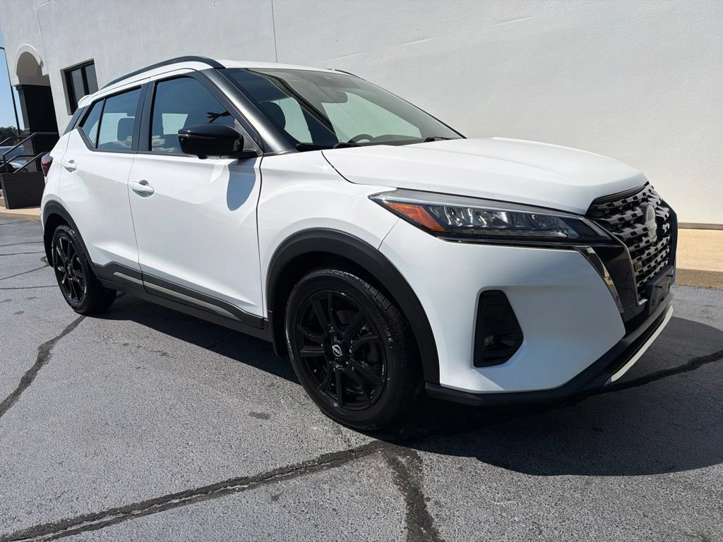 Used 2022 Nissan Kicks SR FWD image 2