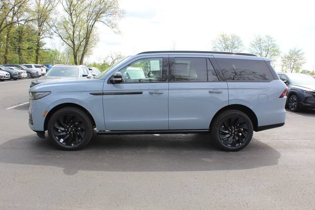 New 2026 Lincoln Navigator Reserve w/ Jet Appearance Package AWD/4WD image 6