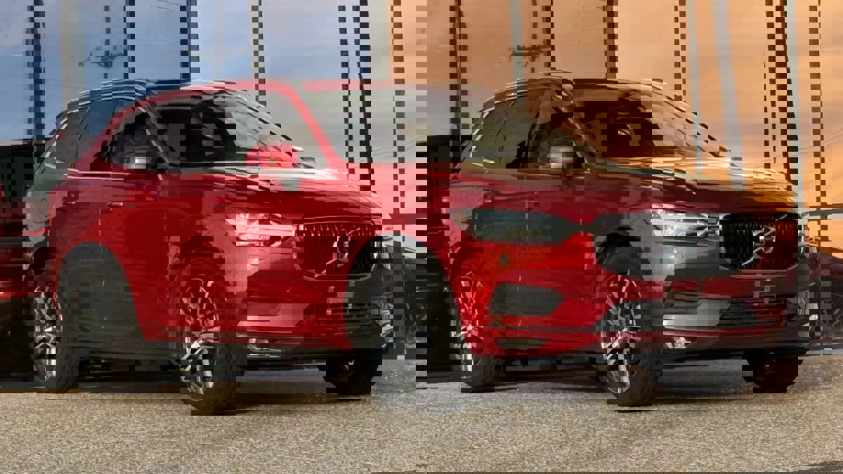 Used 2019 Volvo XC60 T5 Momentum w/ Advanced Package image 18