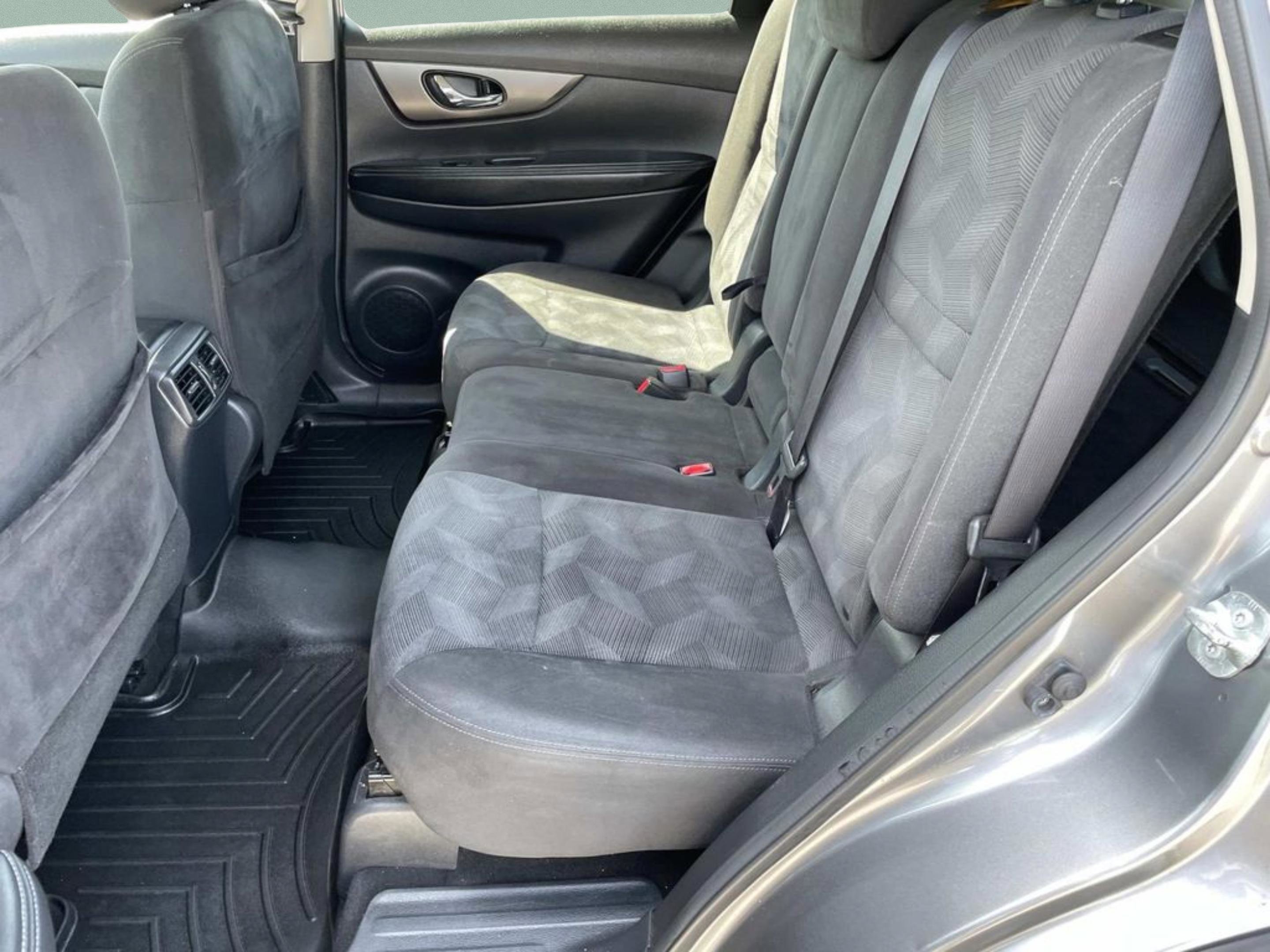 Used 2015 Nissan Rogue SV FWD image 12