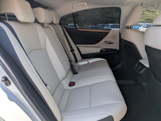 Used 2025 Lexus ES 300h w/ Premium Package FWD image 20