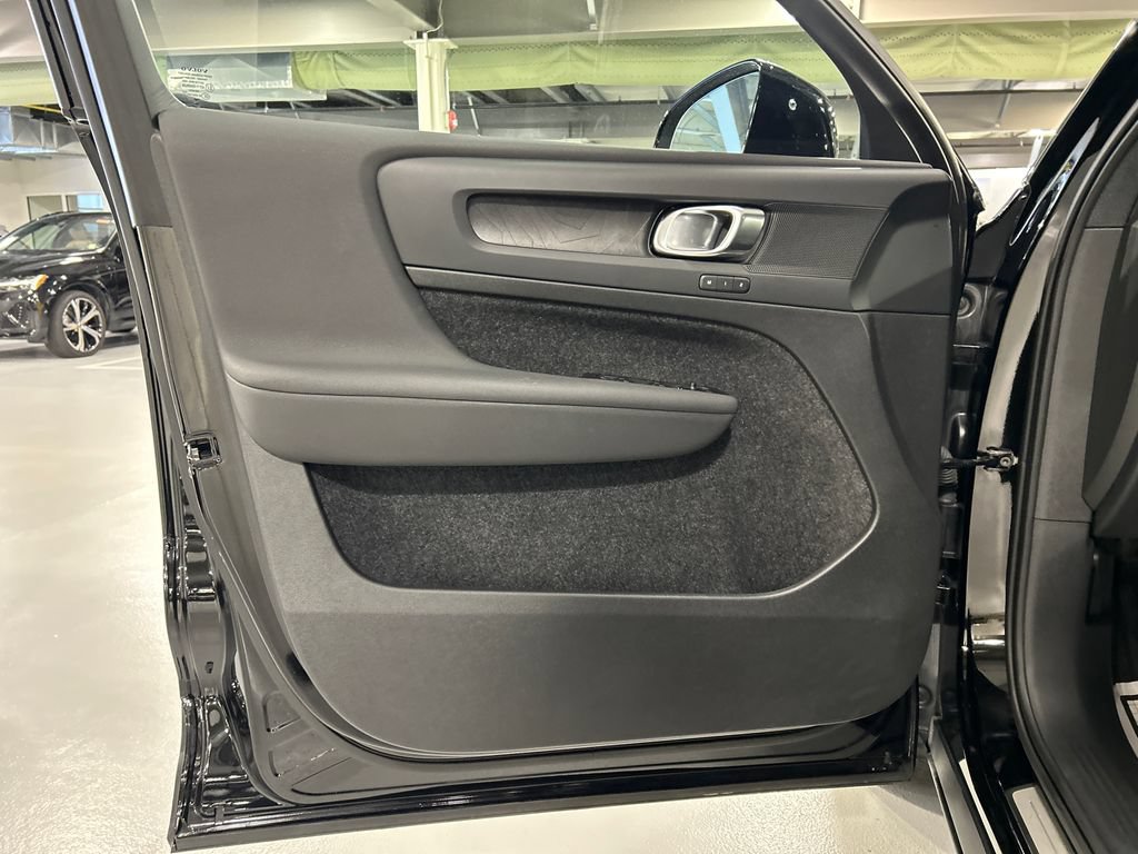 Certified 2023 Volvo C40 P8 Recharge Plus w/ Climate Package AWD/4WD image 9