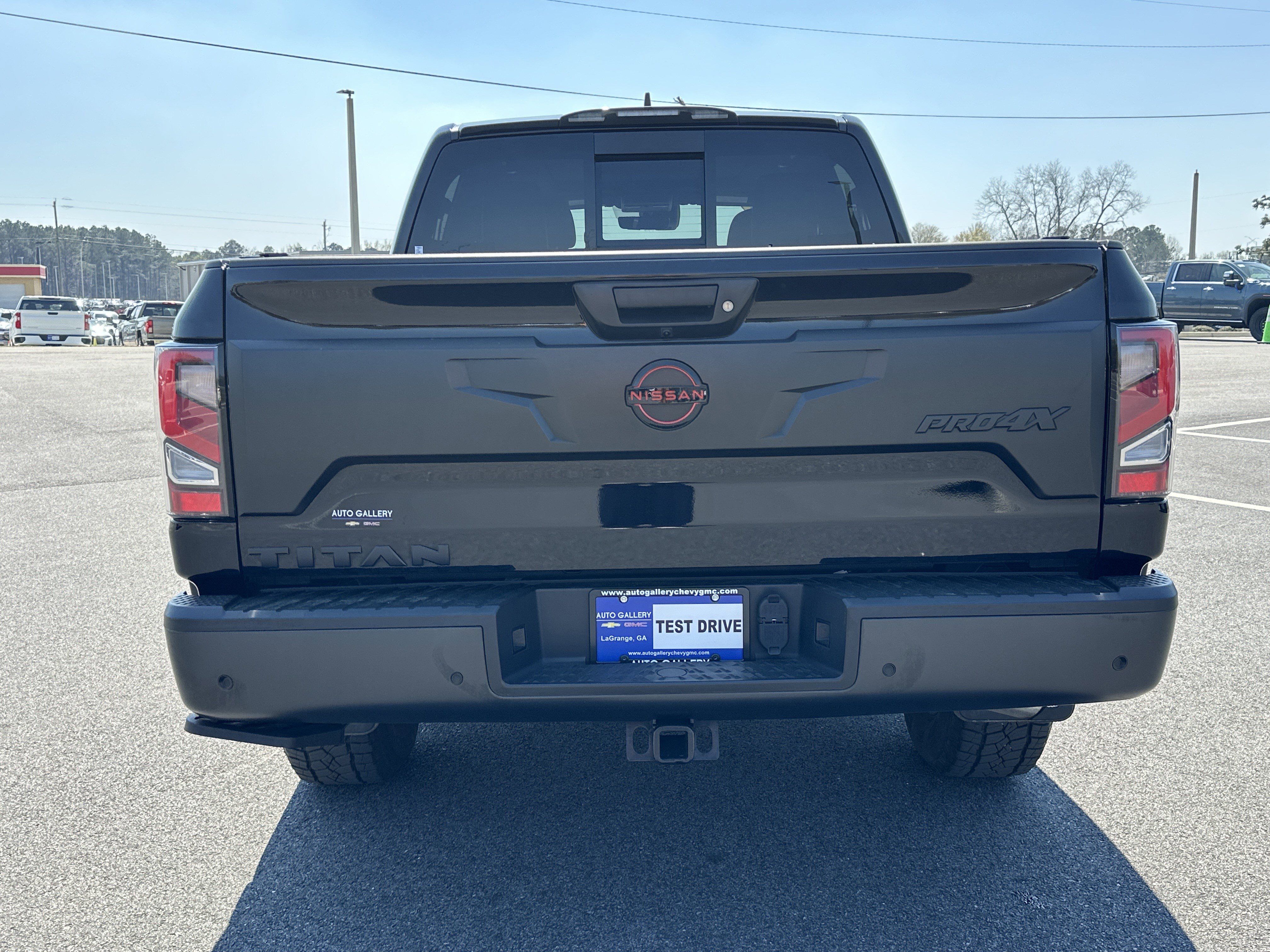 Used 2024 Nissan Titan PRO-4X w/ Pro-4x Convenience Package image 7