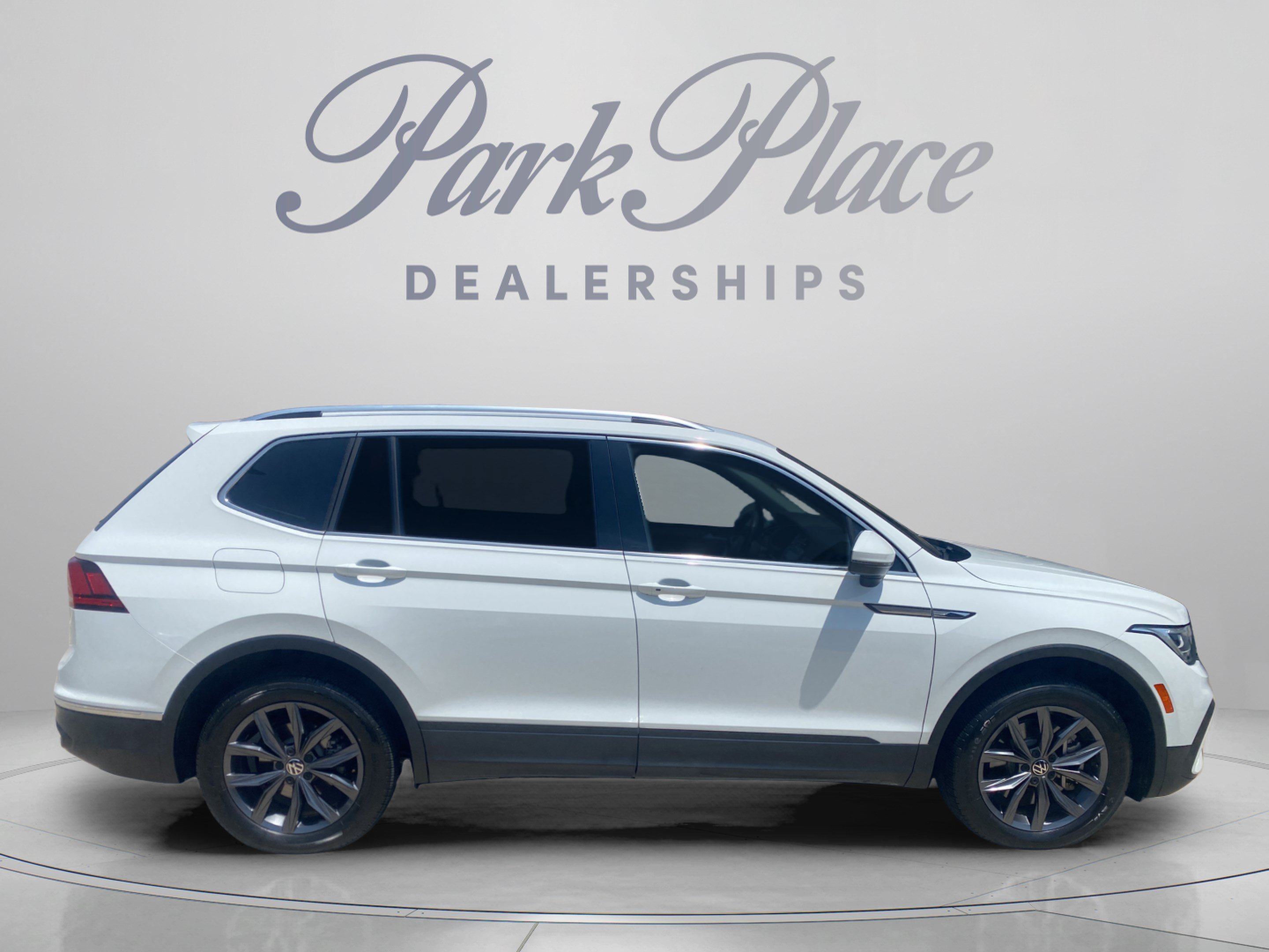 Used 2022 Volkswagen Tiguan SE FWD image 7
