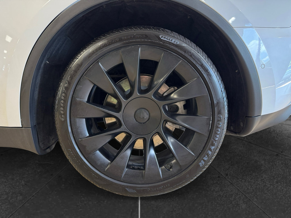 Used 2021 Tesla Model Y Long Range AWD/4WD image 31