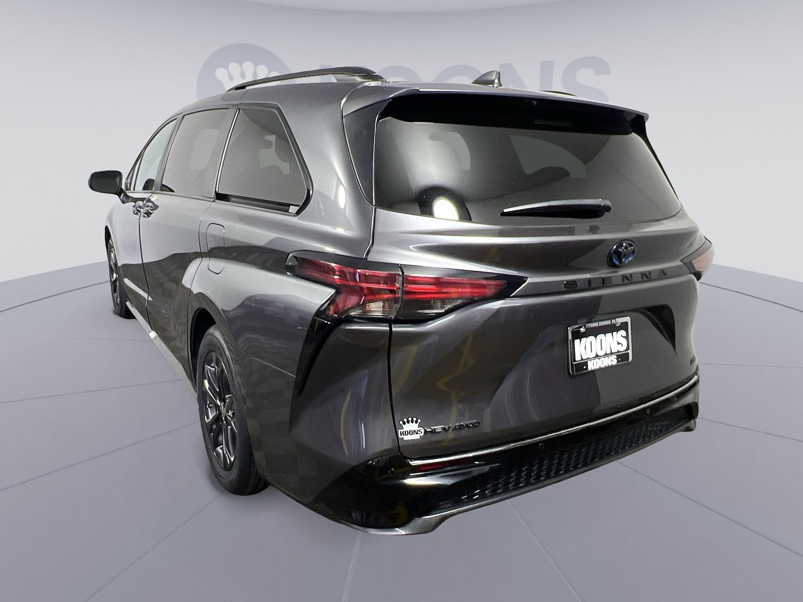 Used 2025 Toyota Sienna XSE w/ XSE Plus Package AWD/4WD image 8