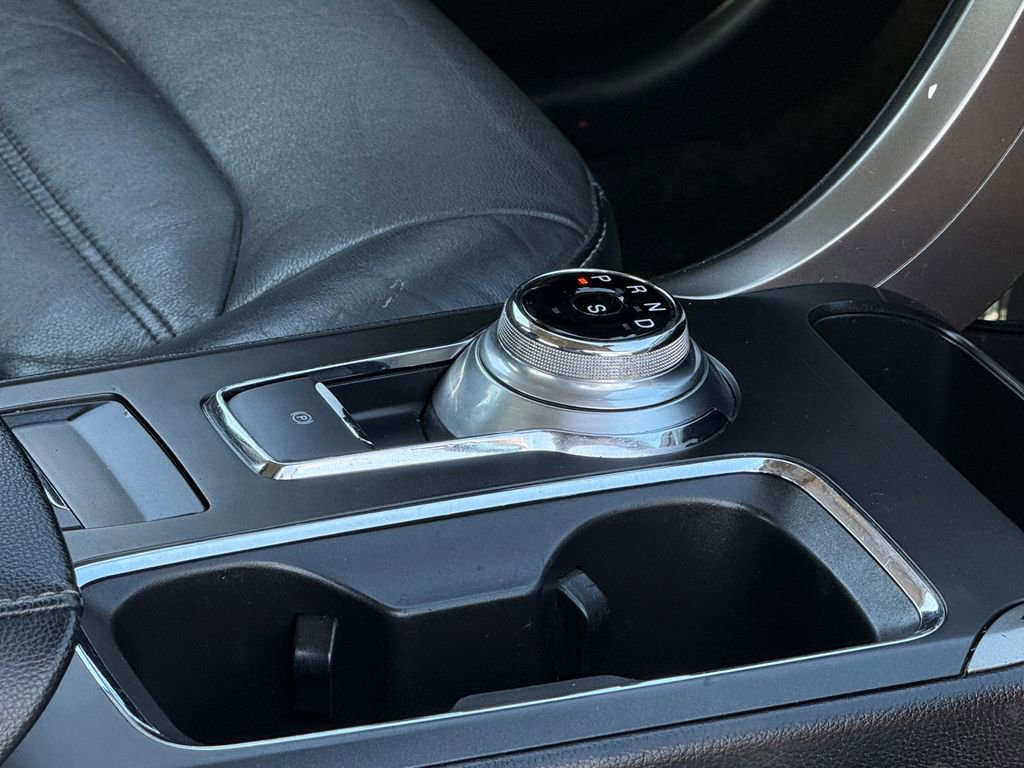 Used 2017 Ford Fusion SE w/ Fusion SE Technology Package image 9