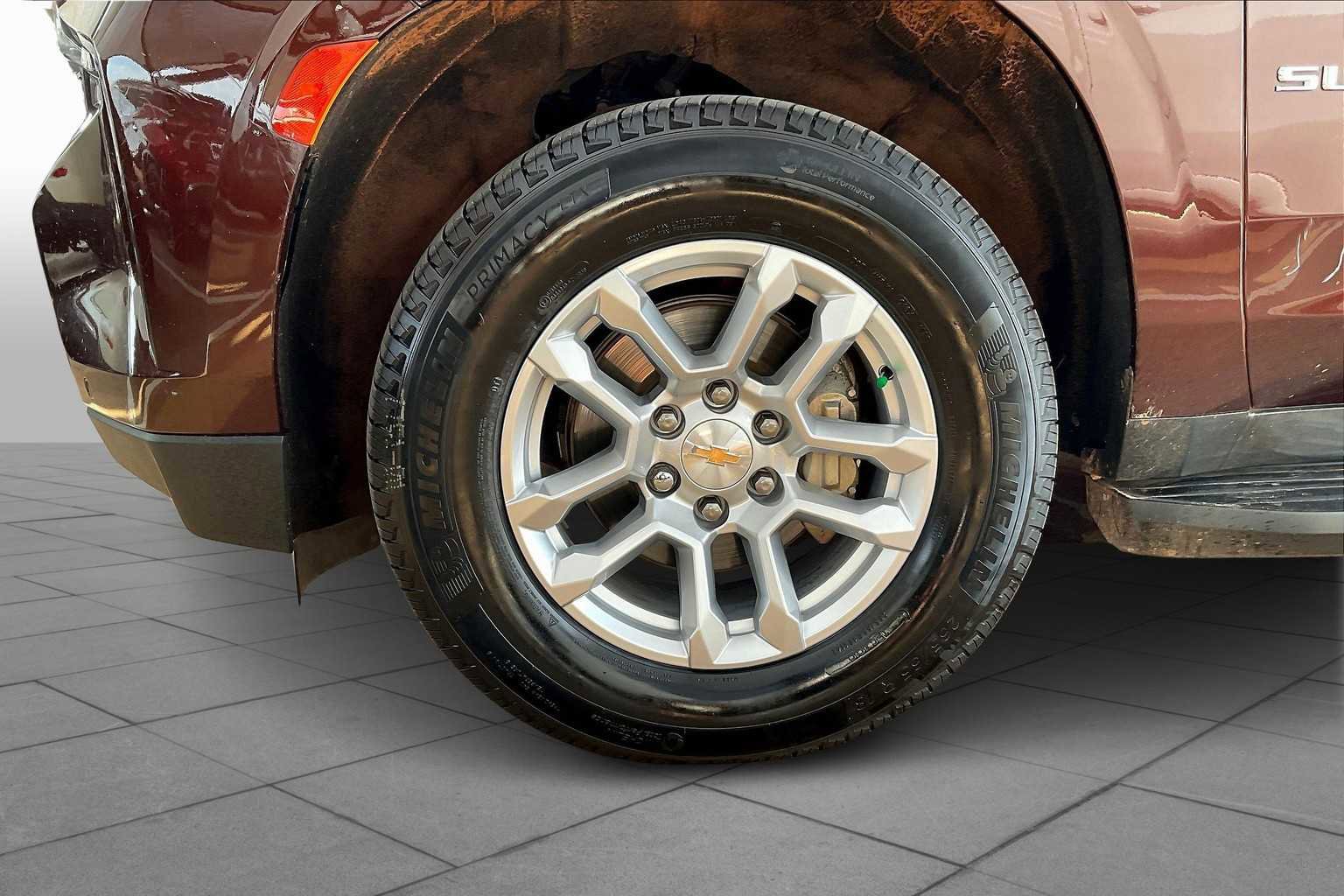 Used 2023 Chevrolet Suburban LT w/ LT Signature Package image 11