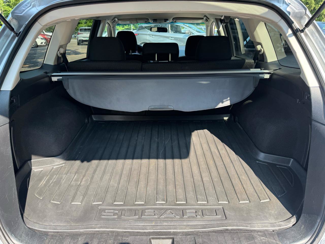 Used 2012 Subaru Outback 2.5i Premium w/ All-Weather Pkg AWD/4WD image 12