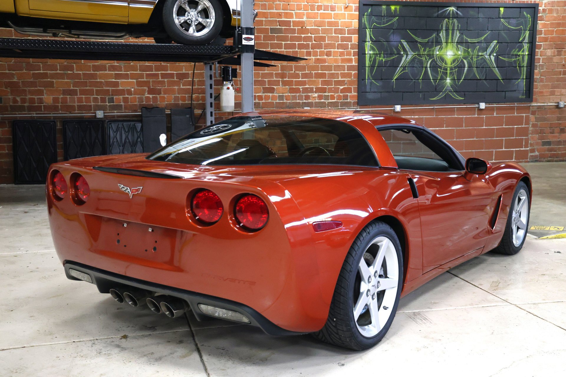 Used 2005 Chevrolet Corvette Coupe w/ Performance Handling Package image 32