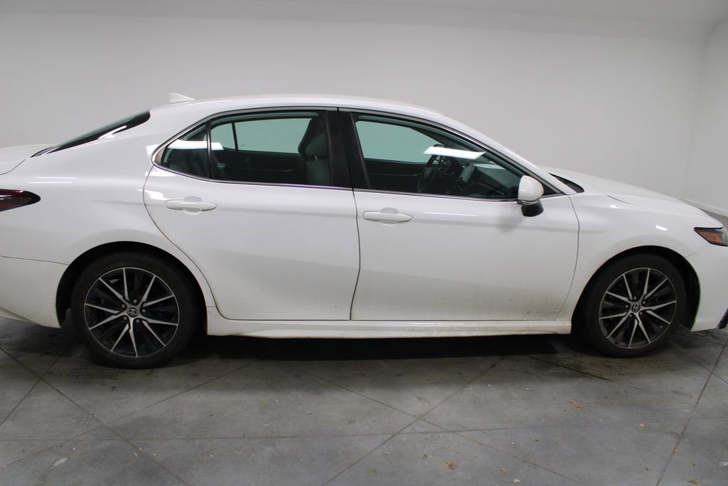 Used 2022 Toyota Camry SE FWD image 11