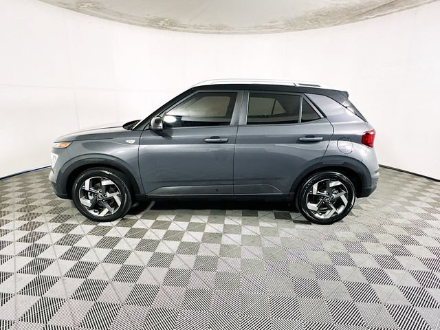 Used 2023 Hyundai Venue Limited w/ Cargo Package FWD image 6