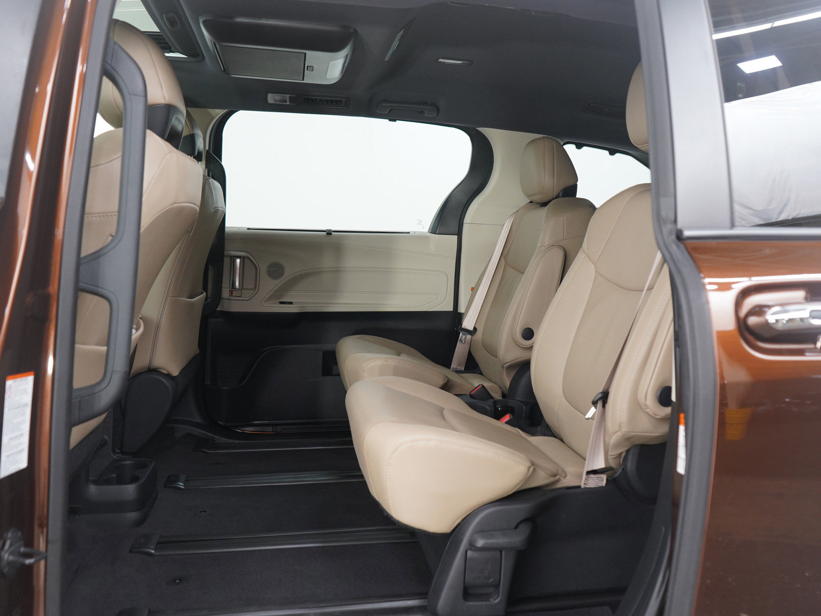 Used 2021 Toyota Sienna Limited image 22