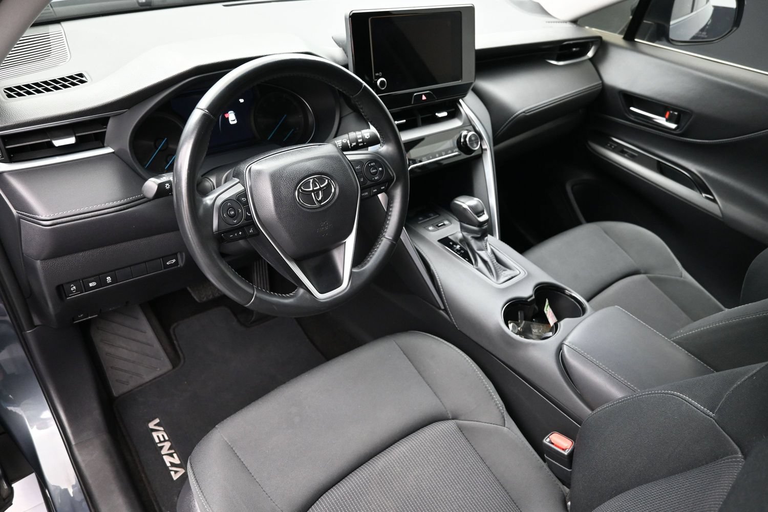 Used 2024 Toyota Venza LE AWD/4WD image 22