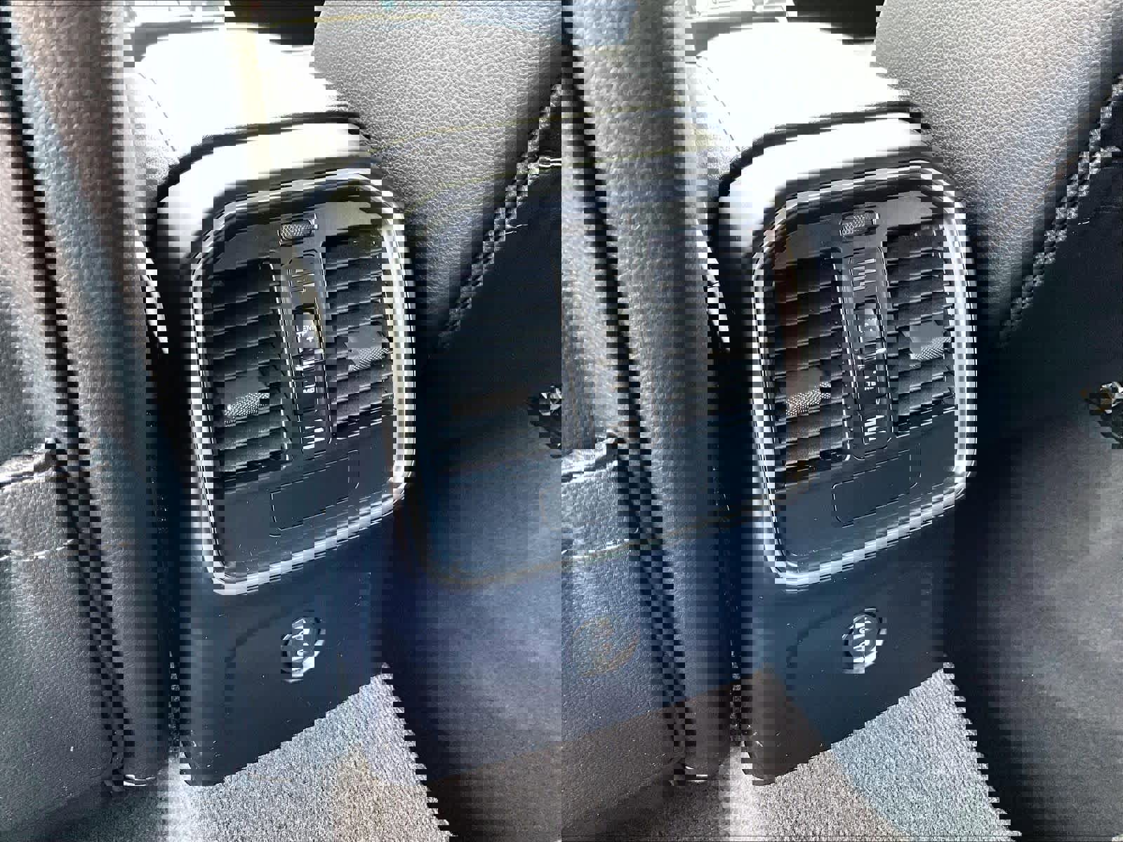 Used 2023 Porsche Macan Turbo image 35