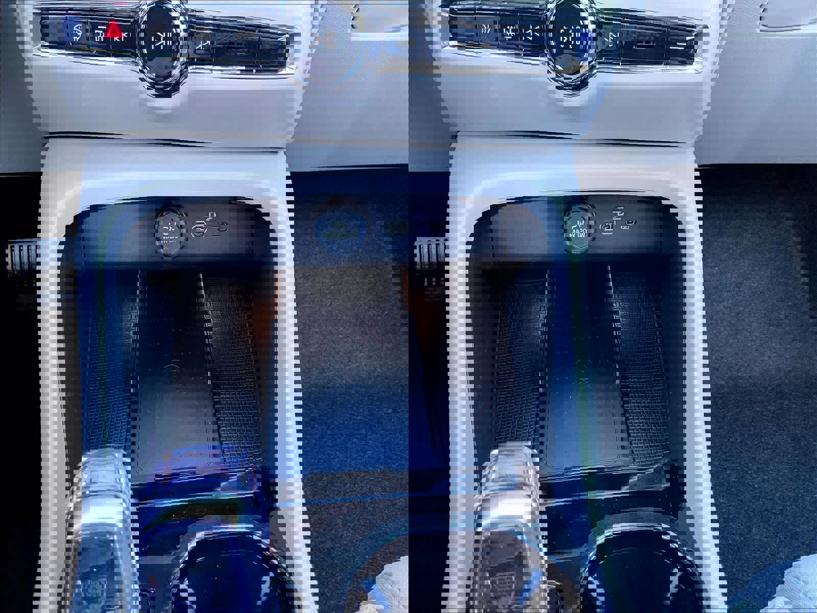 New 2026 Volvo XC40 B5 Plus w/ Protection Package Premier AWD/4WD image 23