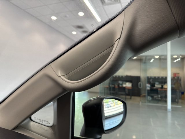 Used 2023 Chrysler Pacifica Touring-L FWD image 31