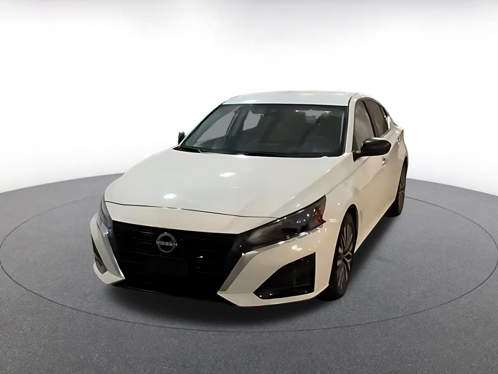 Used 2025 Nissan Altima 2.5 SV FWD image 8