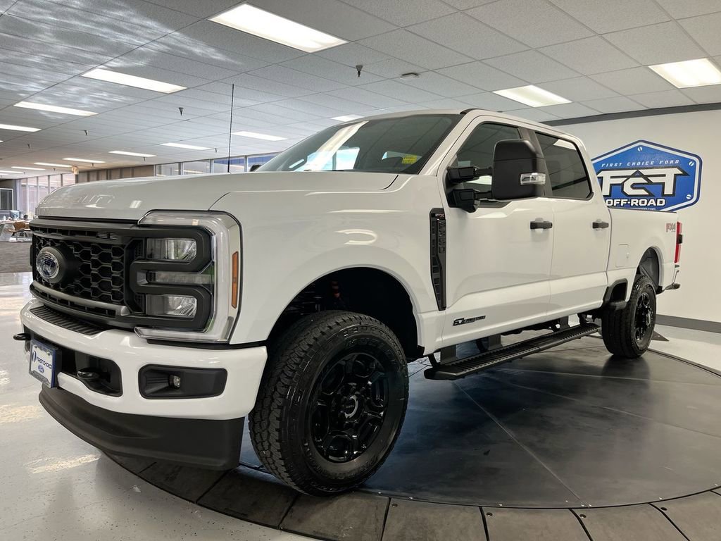 New 2026 Ford F350 4x4 Crew Cab Super Duty image 4