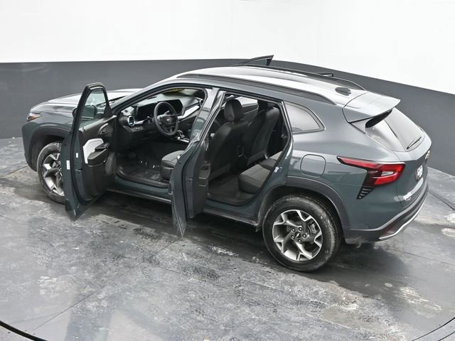 Used 2025 Chevrolet Trax LT image 61